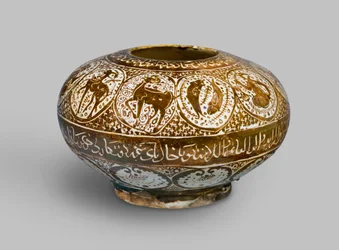 Pot en lustre, décoré avec des signes du zodiaque, Kashan, Iran, période seldjoukide, début du 13ème siècle