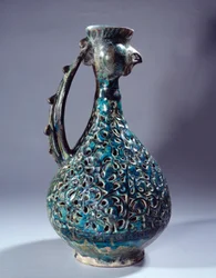 Art persan : céramique aigue-marine avec tête de coq et décorations inspirées par l
