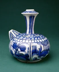 Kendi bleu et blanc safavide, 1600-50 (faïence peinte sous glaçure)