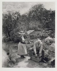 Un vieil homme et sa fille jardinant