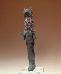 Antiquités orientales : déesse phénicienne. Statuette en bronze et argent. 700-600 av. J.-C. Paris, Musée du Louvre