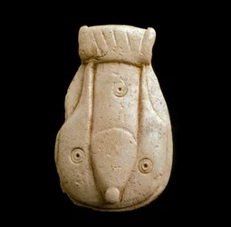 Civilisation phénicienne : amulette phallique en os. Du site de Puig d