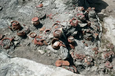 Civilisation phénicienne : restes de vases du site de la ville punique de Sulcis