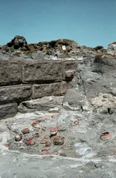 Civilisation des Phéniciens : site du tophet de la ville punique de Sulcis sur l