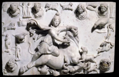 Antiquités orientales : Mithra tuant le taureau (provenant du Mithraeum de Sidon). Bas-relief en marbre de Sayda, 2e-3e siècle (période gréco-romaine, royaume phénicien). Paris, Musée du Louvre