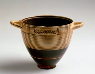 Art phénicien : coupe de type Kotyl en argile peinte