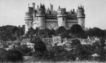 Carte postale du château de Pierrefonds, vers 1900