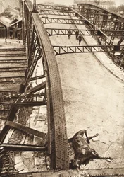 Percée des armées alliées en Galicie orientale : passerelle sur chemin de fer détruite par les Russes à Ternopil