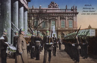 Changement de la garde à la Neue Wache, Unter den Linden, Berlin, Allemagne