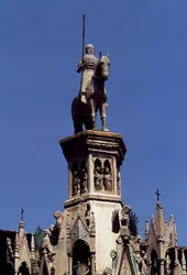 Statue équestre de Cansignorio della Scala, Tombe de Cansignorio della Scala, œuvre de Bonino da Campione, Tombeaux des Scaliger, Vérone, Vénétie, Italie