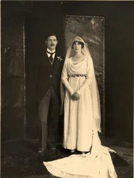 Lady Dorothy Cavendish et Harold Macmillan le jour de leur mariage