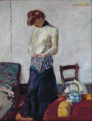Une femme se déshabillant