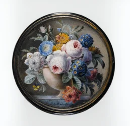 Boîte en écaille avec une miniature de fleurs dans un vase en pierre sur une dalle de marbre, 1827