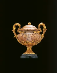 Un des deux vases égyptiens Louis XIV, 1770-75