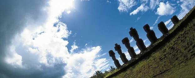 Statues moaï, parc national de Rapa Nui sur l