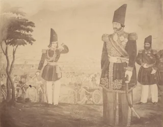 [Une revue persane dans une peinture qui appartenait autrefois à Ardeshir Mirza, oncle du roi]