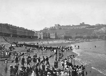 Douvres : le château et la plage, vers 1896