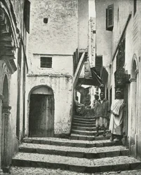 La rue de la Kasbah, Alger, Algérie, 1895