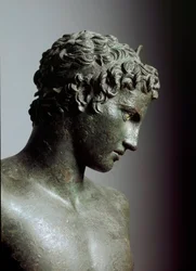 Art grec : « Le jeune homme de Marathon » (éphèbe), statue d