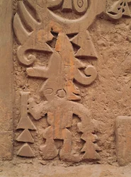 Reliefs sur le temple Huaca el Dragon (détail)