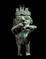 Art précolombien, culture Vicús (Pérou) : statuette en bronze représentant un musicien. Vers 200 apr. J.-C. Lima, Musée de l