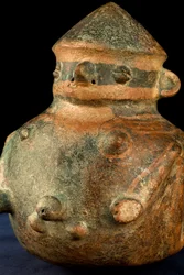 Céramique à décor anthropomorphe avec poignée latérale / Art précolombien (terre cuite)