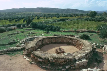 Italie, région de la Sardaigne, Alghero, province de Sassari, complexe nuragique Palmavera, ruines de la hutte de réunion