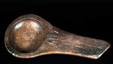 Lampe du Magdalénien de Lascaux - Musée des Antiquités de Saint-Germain-en-Laye