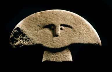 Art préhistorique : figure sculptée de l