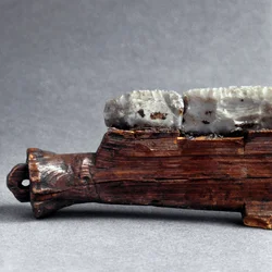 Préhistoire, culture de Polada : scie provenant de la tourbière de Polada, Lonato. Âge du bronze. Rome, Museo Nazionale Preistorico Etnografico Luigi Pigorini