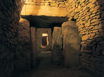 Préhistoire : Dolmen de Romeral, sépulture néolithique (3000 av. J.-C.). Espagne, Andalousie, Antequera.