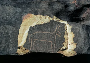 Préhistoire, art rupestre : roche funéraire de la représentation d