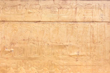 Le sanctuaire doré extérieur de la chambre funéraire de Toutankhamon, Musée égyptien, Le Caire, Égypte