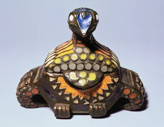Boîte à pigeons des ateliers de Talashkino, vers 1908 (bronze et émail)