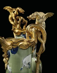 Une paire de cruches Louis XV, porcelaine 1662-1722, montures vers 1745-49