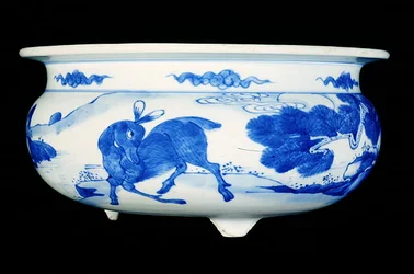 Encensoir peint en bleu sous glaçure avec des cerfs dans un paysage, période Kangxi (1662-1722)