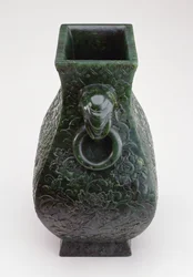 Vase impérial en bronze de forme Fang Hu, période Qianlong (1736-96) (jade)