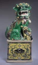 Grand lion bouddhiste Famille Verte et son petit, période Kangxi (1662-1722) (porcelaine)
