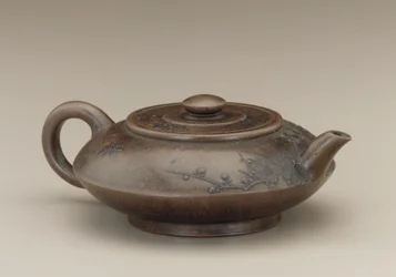 Théière avec fausse marque de Gong Chun, Yixing, province de Jiangsu