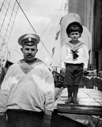 Le petit Tsarévitch avec son ami marin, 1908