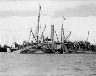 Le renflouement du HMS Gladiator, 1908
