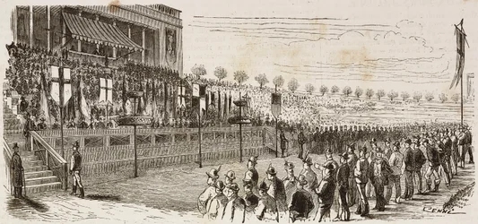 Remise des prix aux vainqueurs du concours national de tir à Milan, en Italie, gravure de Quinto Cenni tirée de L