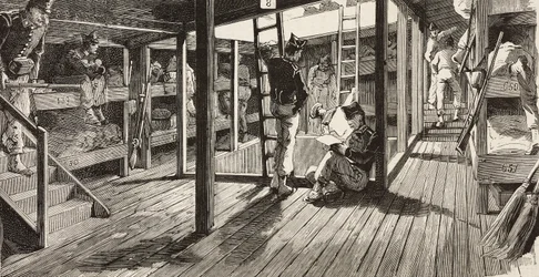 Soldats sous le pont dans le dortoir, navire Principe Amedeo, expédition italienne en mer Rouge, Italie (gravure)