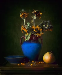 Nature morte mélancolique aux tournesols