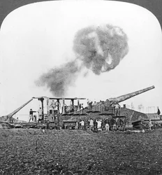 Canons ferroviaires britanniques de 16 pouces en action, Première Guerre mondiale, vers 1914-1918