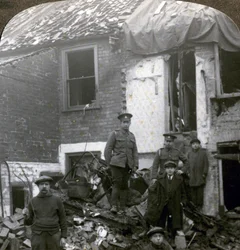 Destruction causée par les bombes Zeppelin allemandes, Première Guerre mondiale, 1914-1918