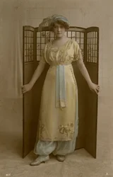 Femme, vers 1920