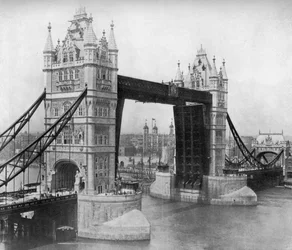 Tower Bridge, Londres, 1911-1912