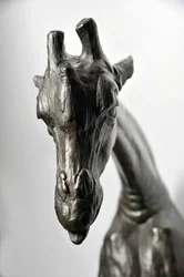 Grande girafe avec tête baissée, modelée 1909-10, coulée avant 1913