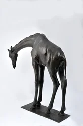 Grande girafe avec tête baissée, modelée en 1909-10, coulée avant 1913